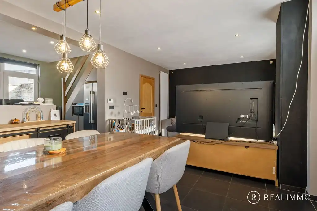 Instapklare, gerenoveerde woning met tuin en autostaanplaats in Bossuit foto 4