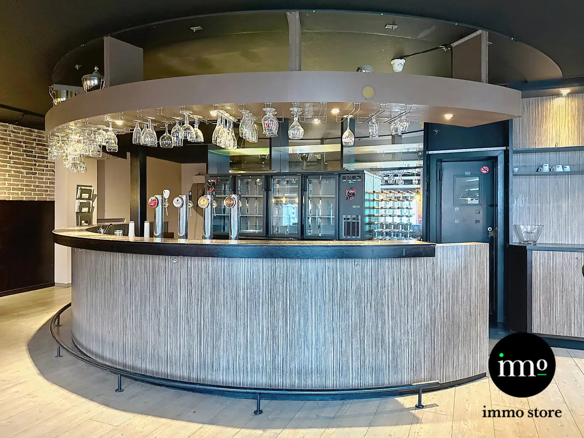 Gezellige brasserie met terras en eventueel woongelegenheid foto {{pictureIndex}}