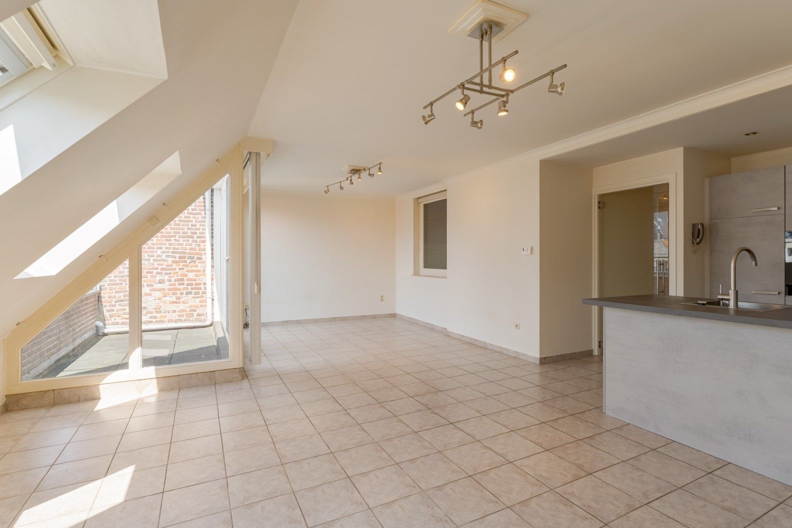 Goed verzorgd, gezellig duplex-appartement in het centrum met 2 slaapkamers, bureelruimte, terras foto 7