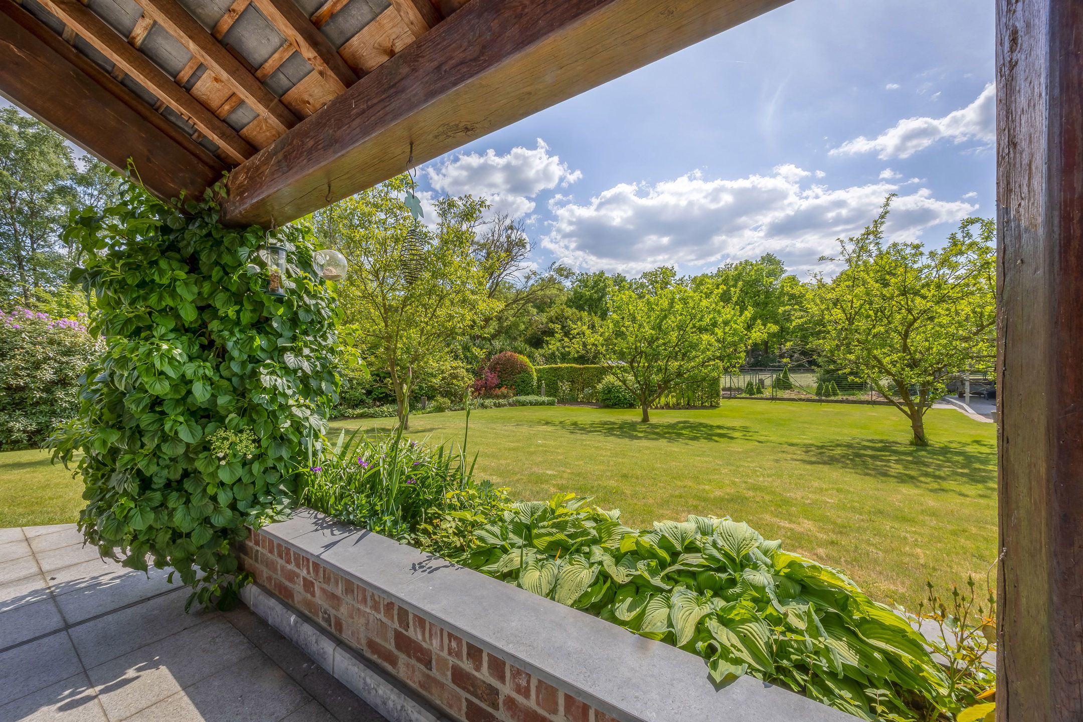 Architecturale gezinswoning met atelier en weids uitzicht foto 19