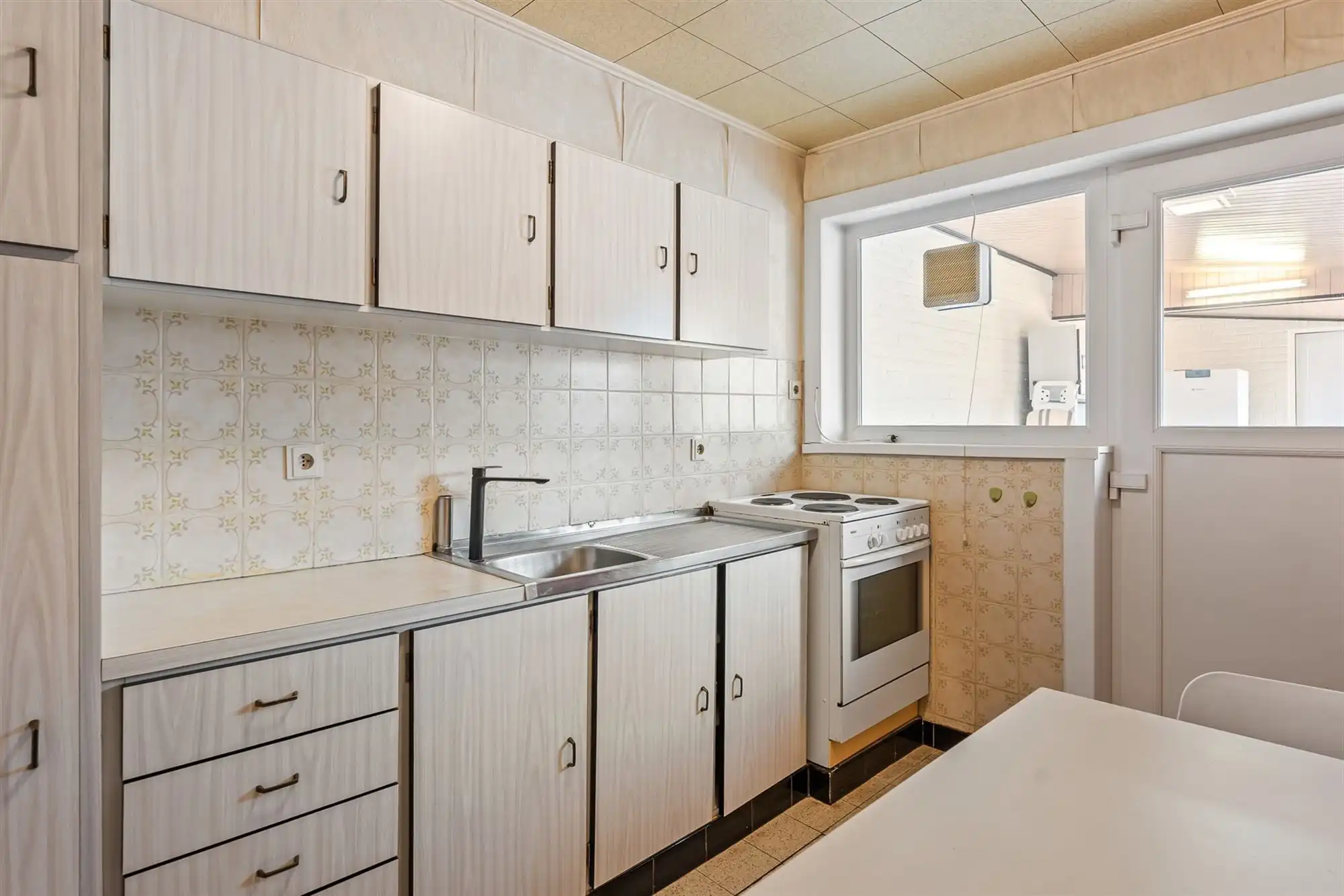 PERFECT ONDERHOUDEN WONING MET ACHTERINRIT NAAR TUIN IN BERINGEN CENTRUM foto 8