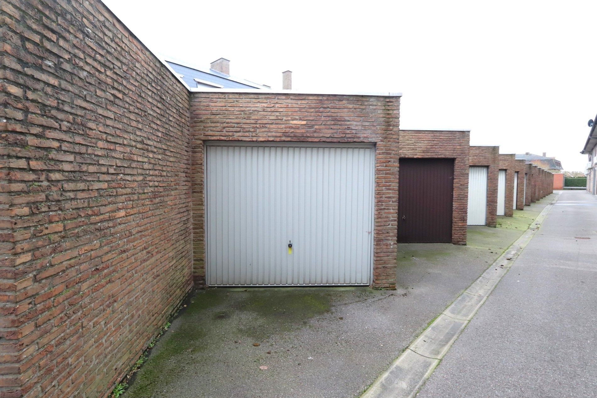 GERENOVEERD 2 SLAAPKAMER APPARTEMENT MET GARAGE foto 14