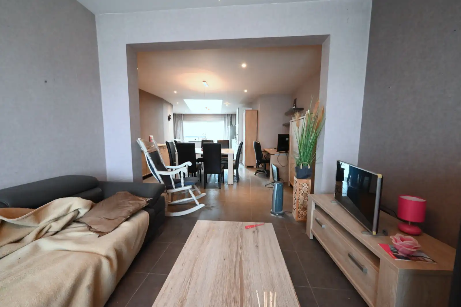 Woning (3slpk) + volledig ingerichte studio in het hartje van Ardooie! foto 3