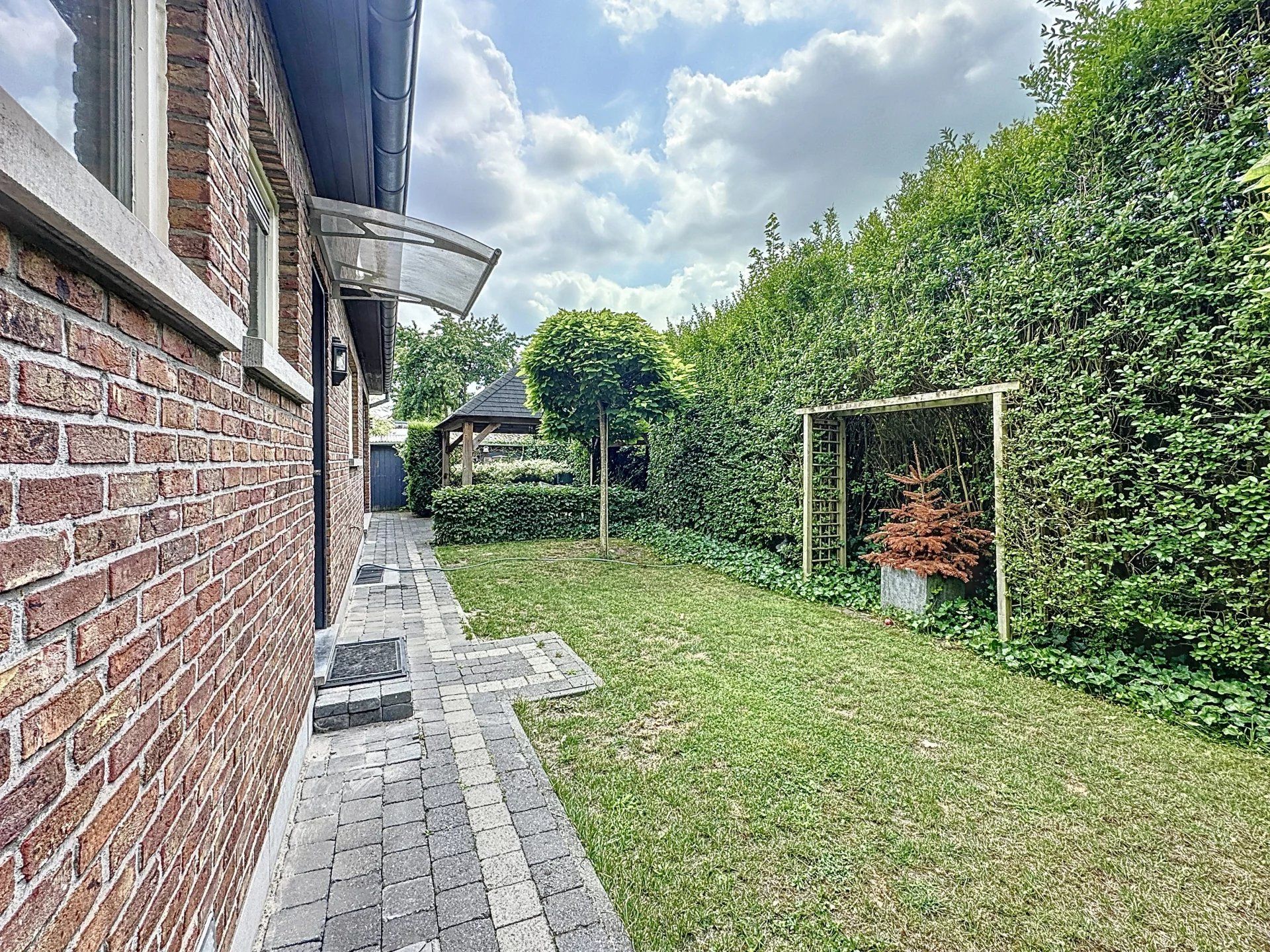 Laagbouwwoning met 3 slaapkamers nabij het centrum eventueel gemeubeld te huur foto 19