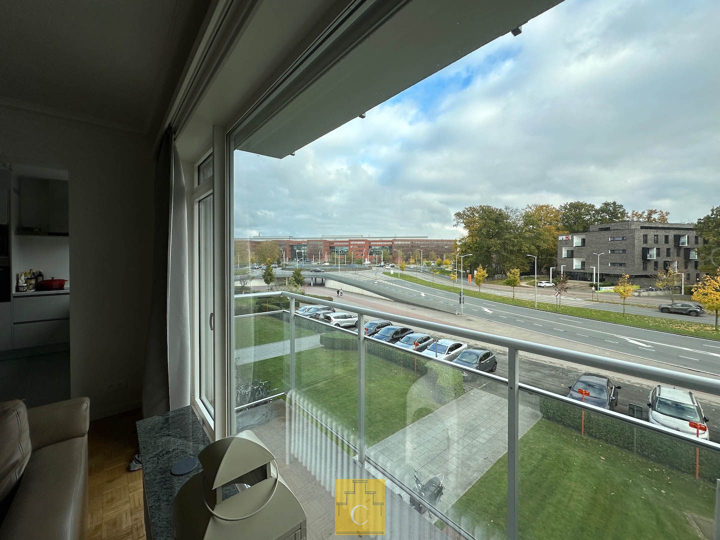 recent gerenoveerd 3 slaapkamer-appartement vlakbij het station, mooie uitzichten, mogelijkheid garage foto 4