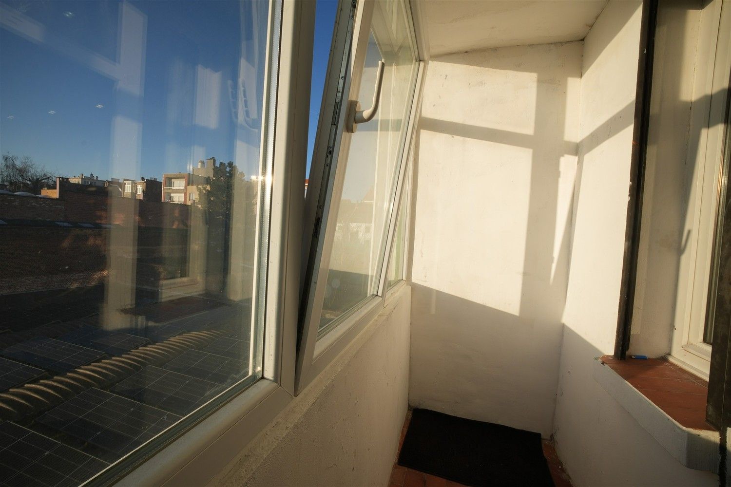 Instapklaar appartement met terras in Jette foto 13