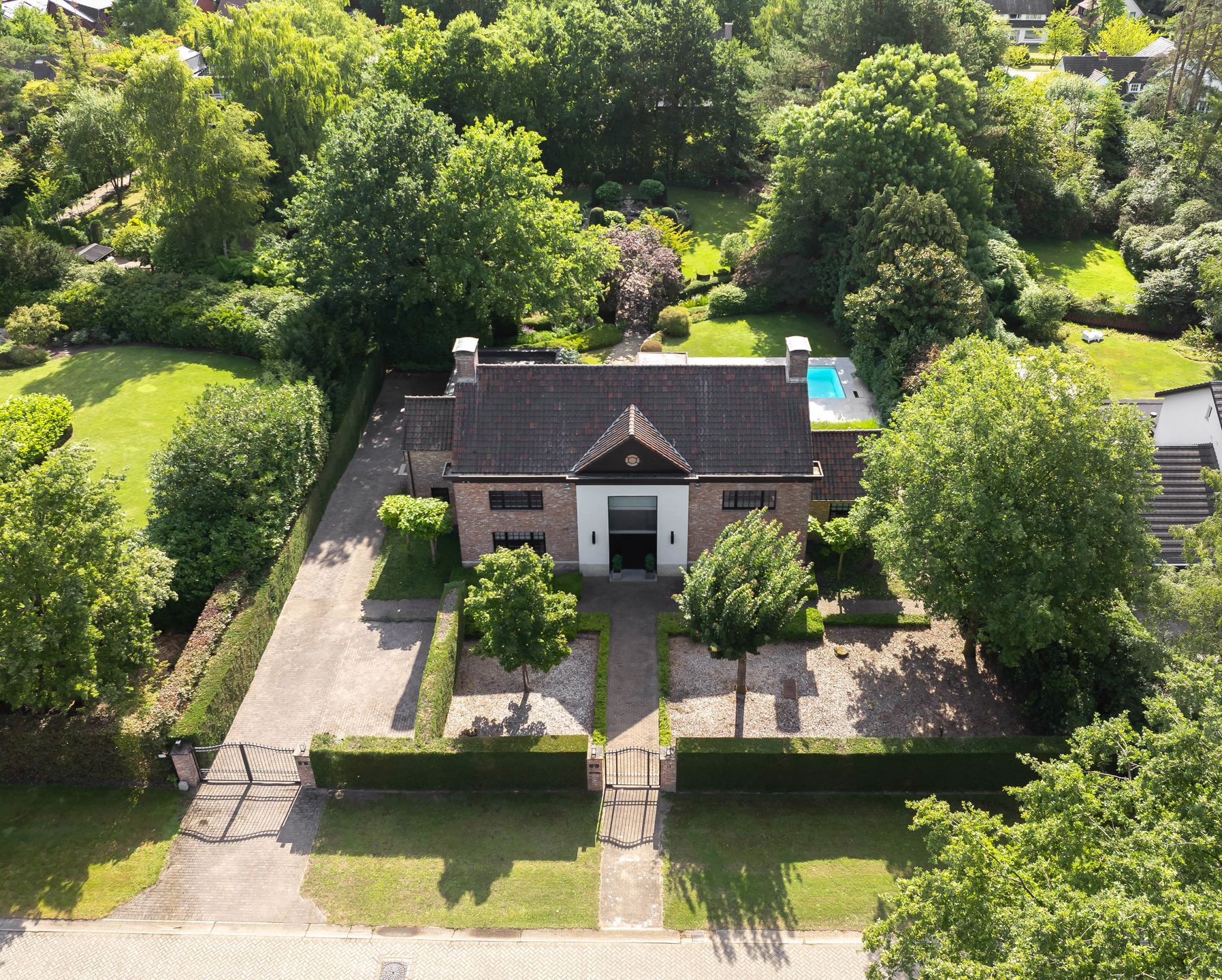 Prestigieuze villa met zwembad op 3.528 m² op toplocatie! foto 3
