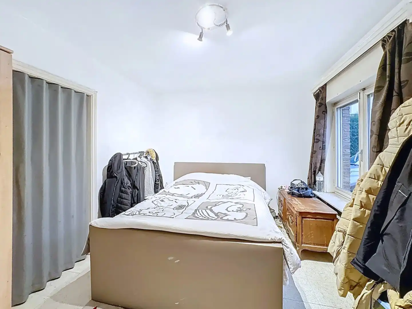 Statige villa met 4 slaapkamers en bureau foto 17