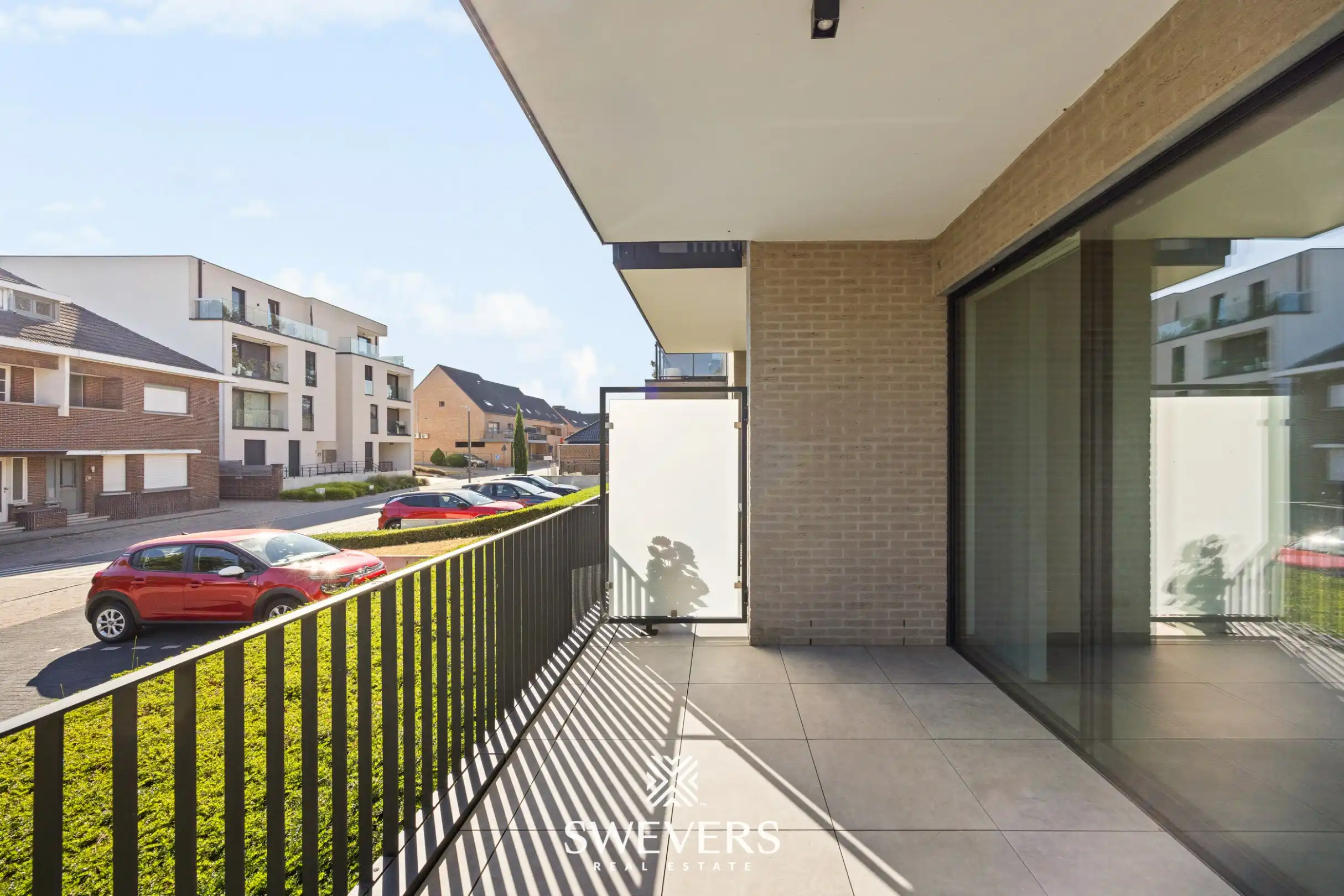 Instapklare serviceflat met professionele uitbating door Ocura, terras, private berging en ondergrondse parking foto 16