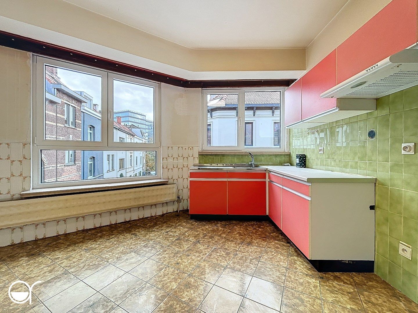 Te renoveren, energiezuinig, centraal gelegen appartement foto 3