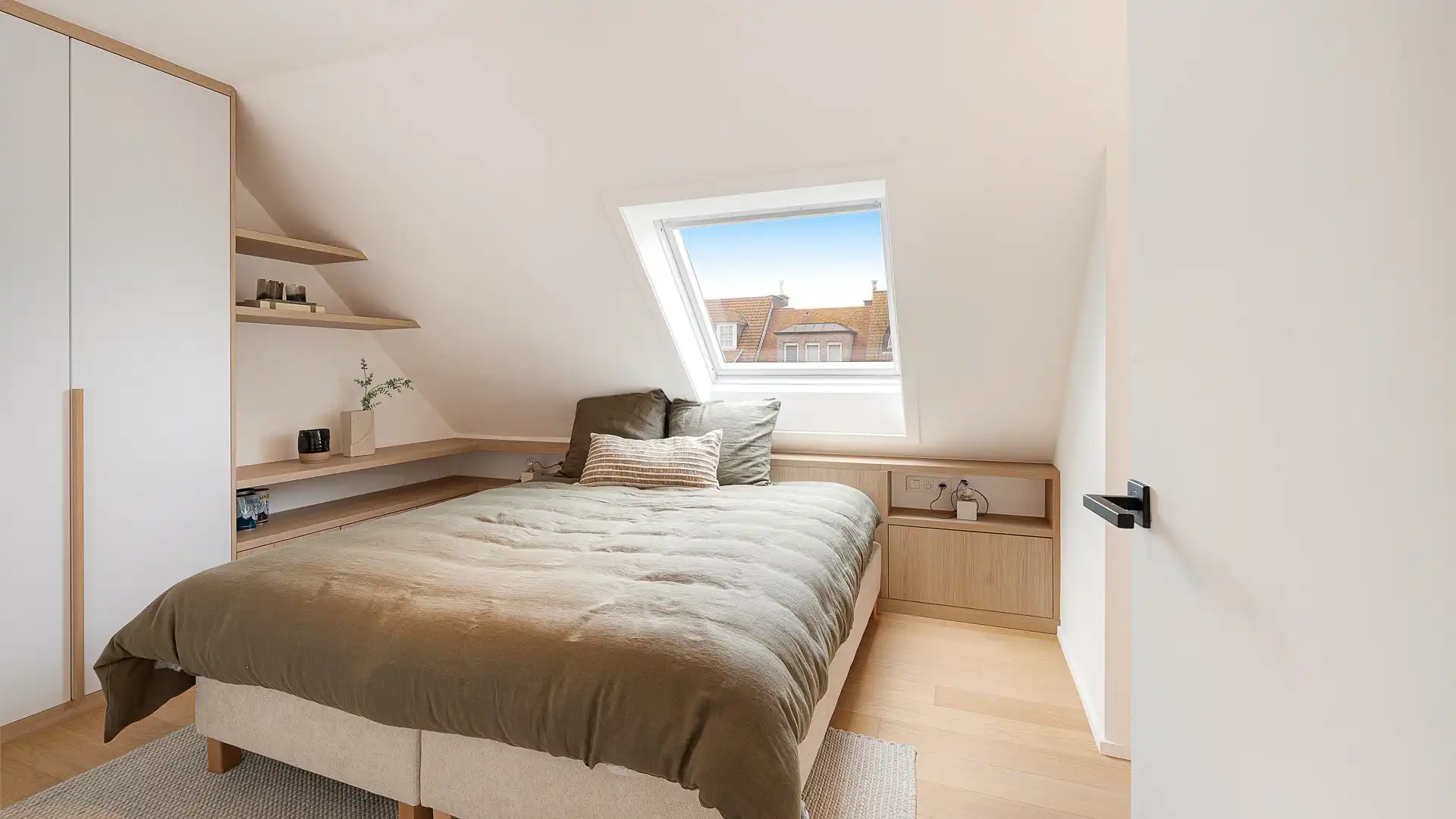 Ruime gerenoveerde duplex met 5 slaapkamers in Knokke. foto 17