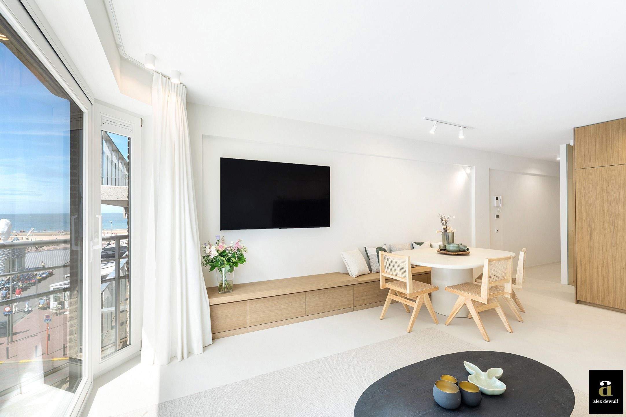 Prachtig zonnig gerenoveerd appartement met zeezicht [Koningslaan - Knokke]. foto {{pictureIndex}}