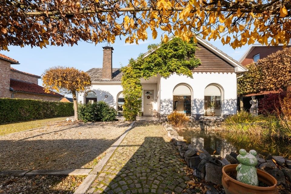RUIME EN RUSTIG GELEGEN BUNGALOW MET 4 SLKS EN ZWEMBAD OP EEN PRACHTIG PERCEEL VAN 764M² foto 2