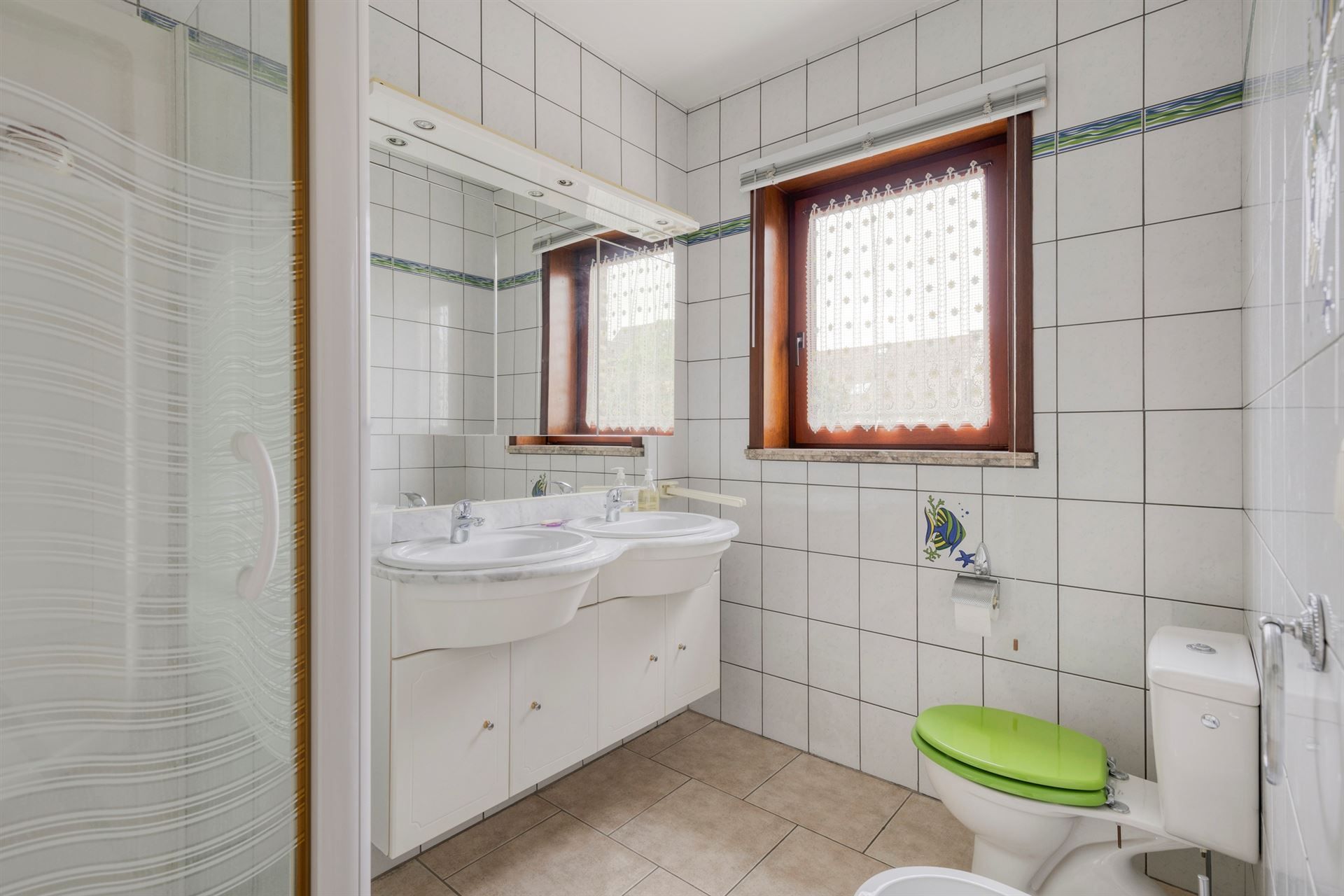 Klassieke & perfect onderhouden villa met veel ruimte op goede locatie foto 21