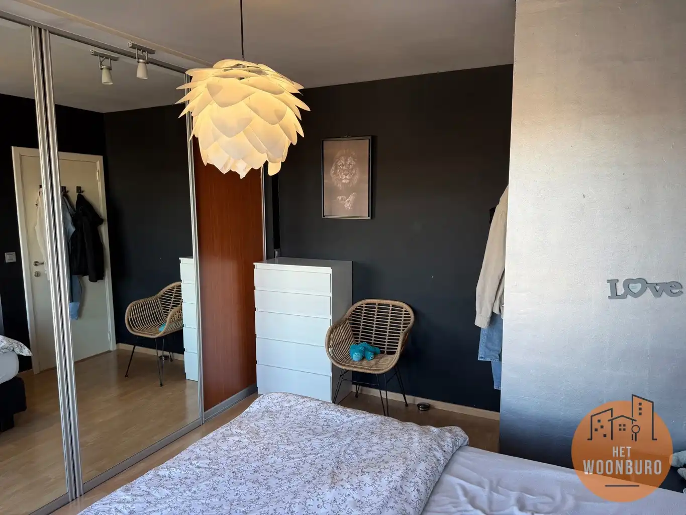 Ruim appartement met 2 slpks, bureau, kelder en staanplaats foto 13