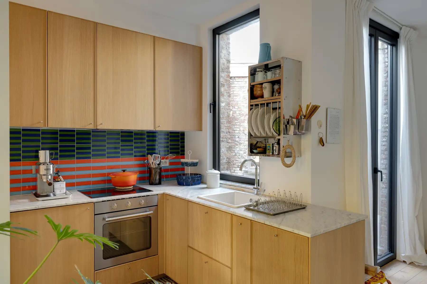 Prachtig gerenoveerde woning met authentieke charme op top locatie! foto 14