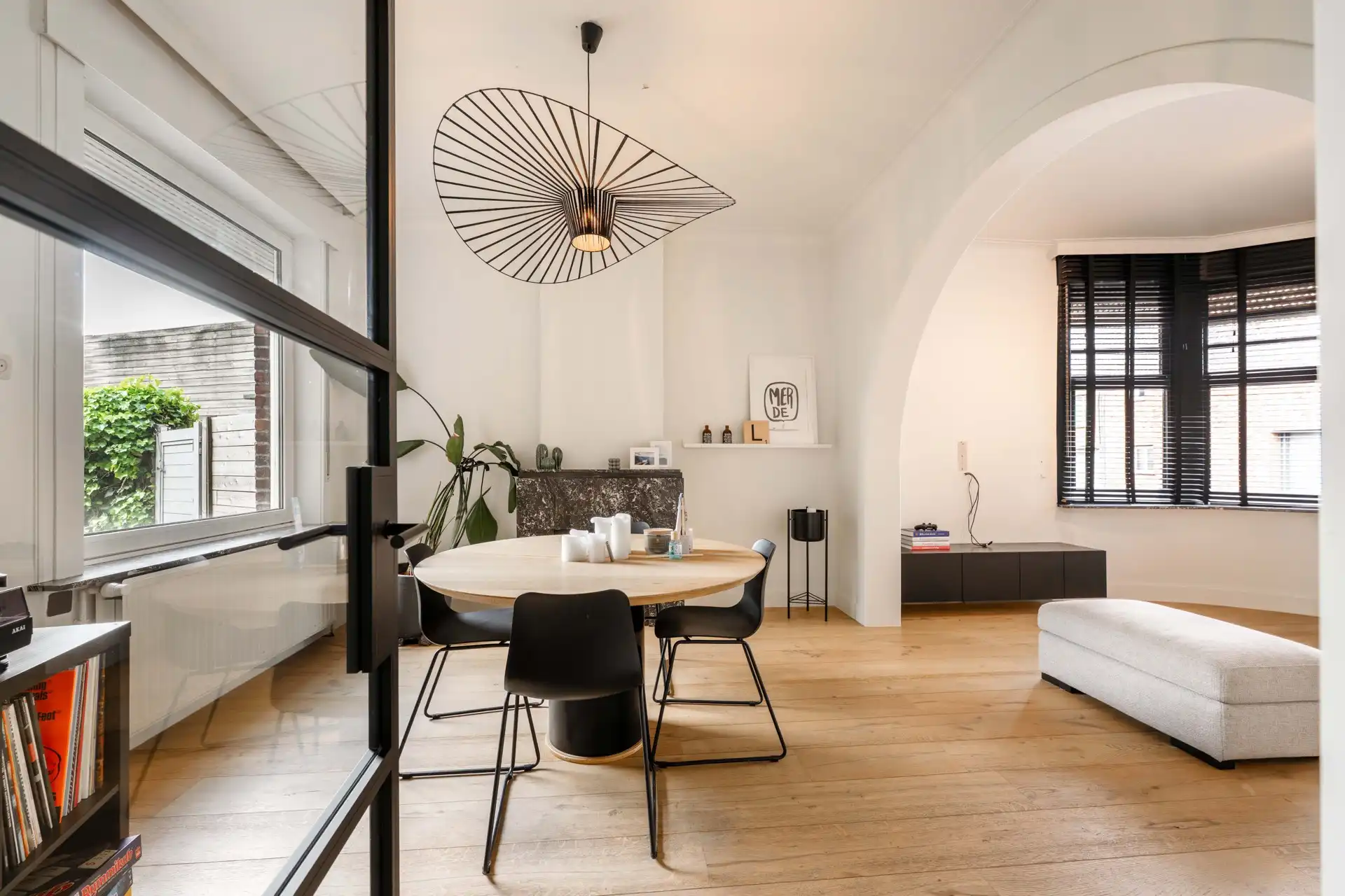 Karaktervolle herenwoning met tuin, garage en tal van mogelijkheden in hartje Vichte ✨ foto 4