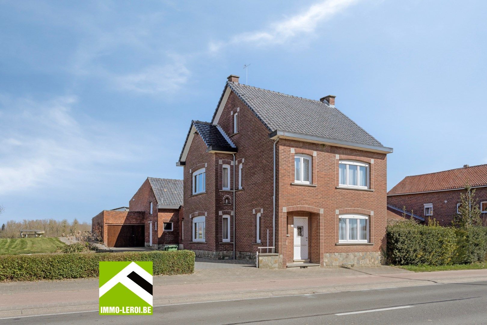 Ruime woning met bebouwbare tuin en achterliggende gronden foto 4