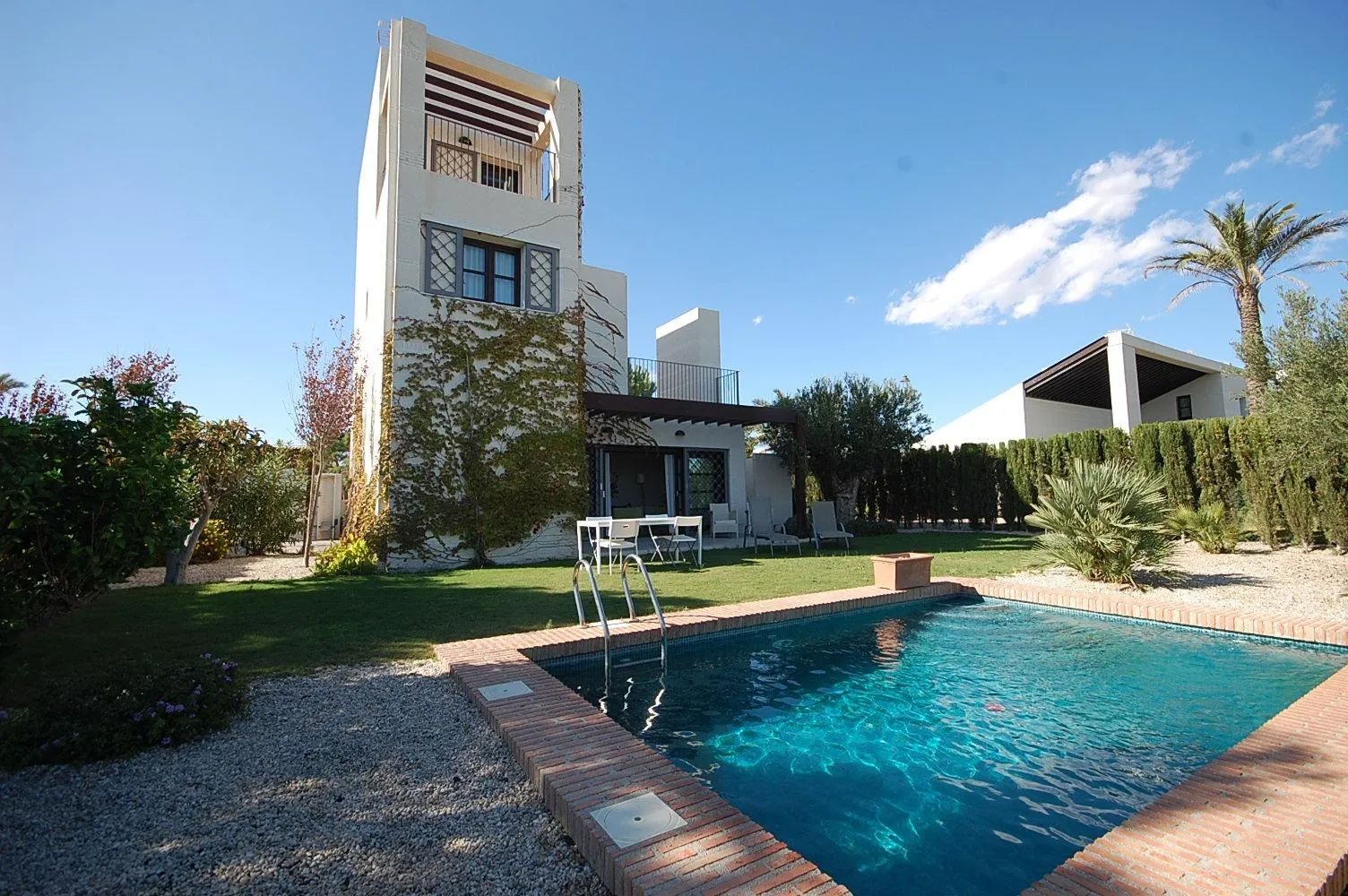 Leven in luxe en rust: exclusieve villa’s in exclusieve Golf Resort – waar Mediterrane stijl en modern comfort samenkomen foto {{pictureIndex}}
