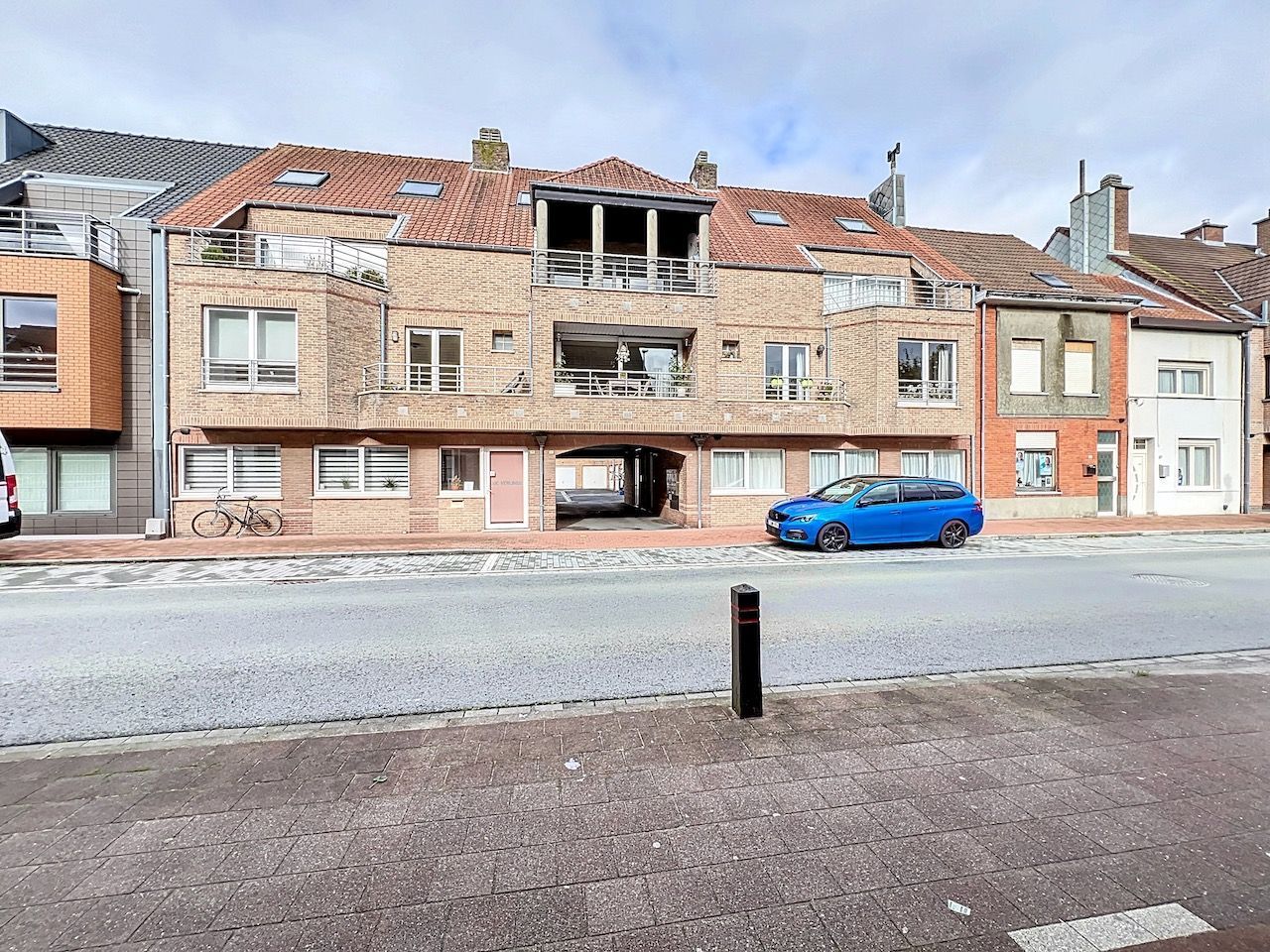 Gesloten garagebox ter hoogte van de Westkapellestraat in Heist foto 1