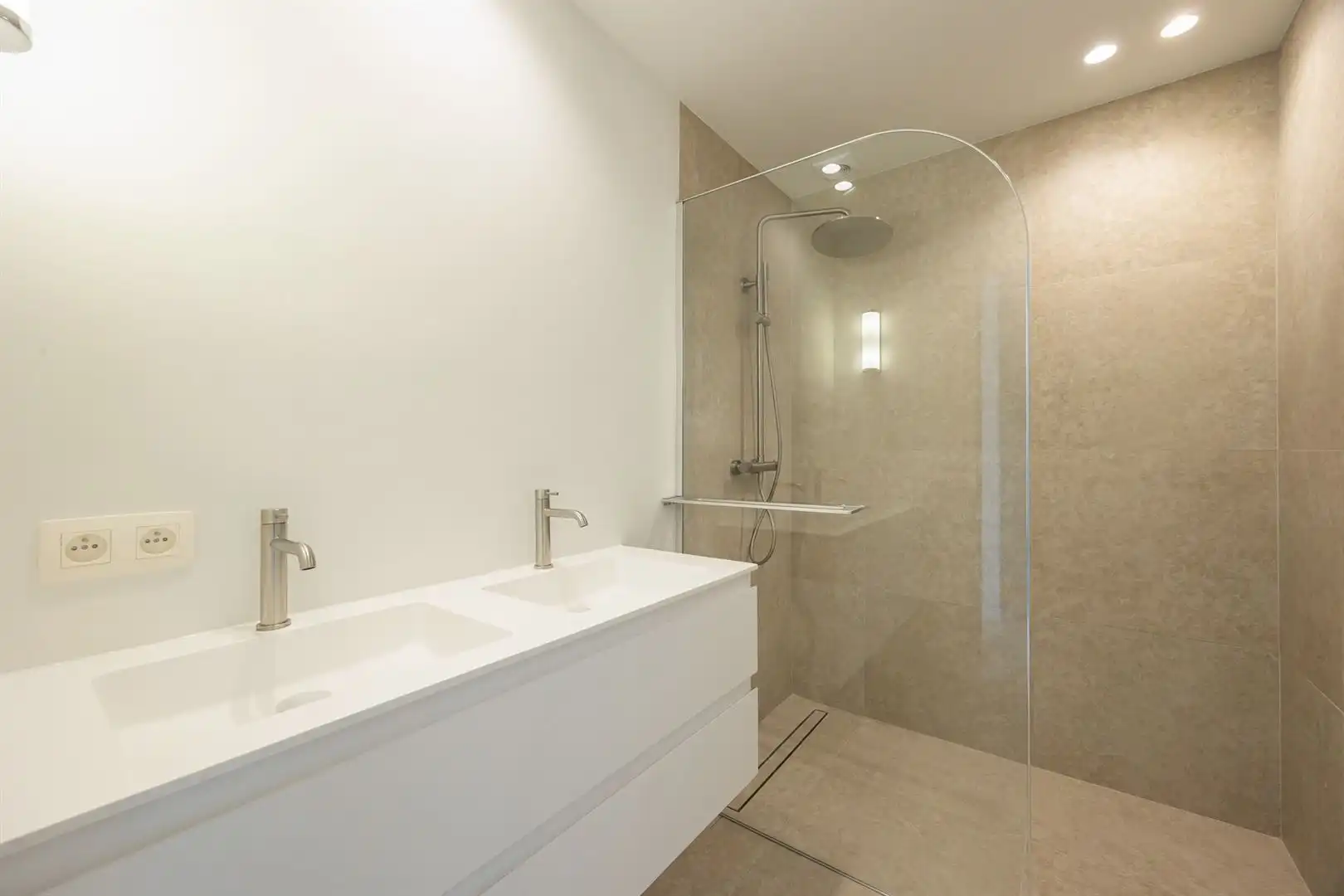 Prachtig afgewerkt 2-slaapkamer appartement foto 7