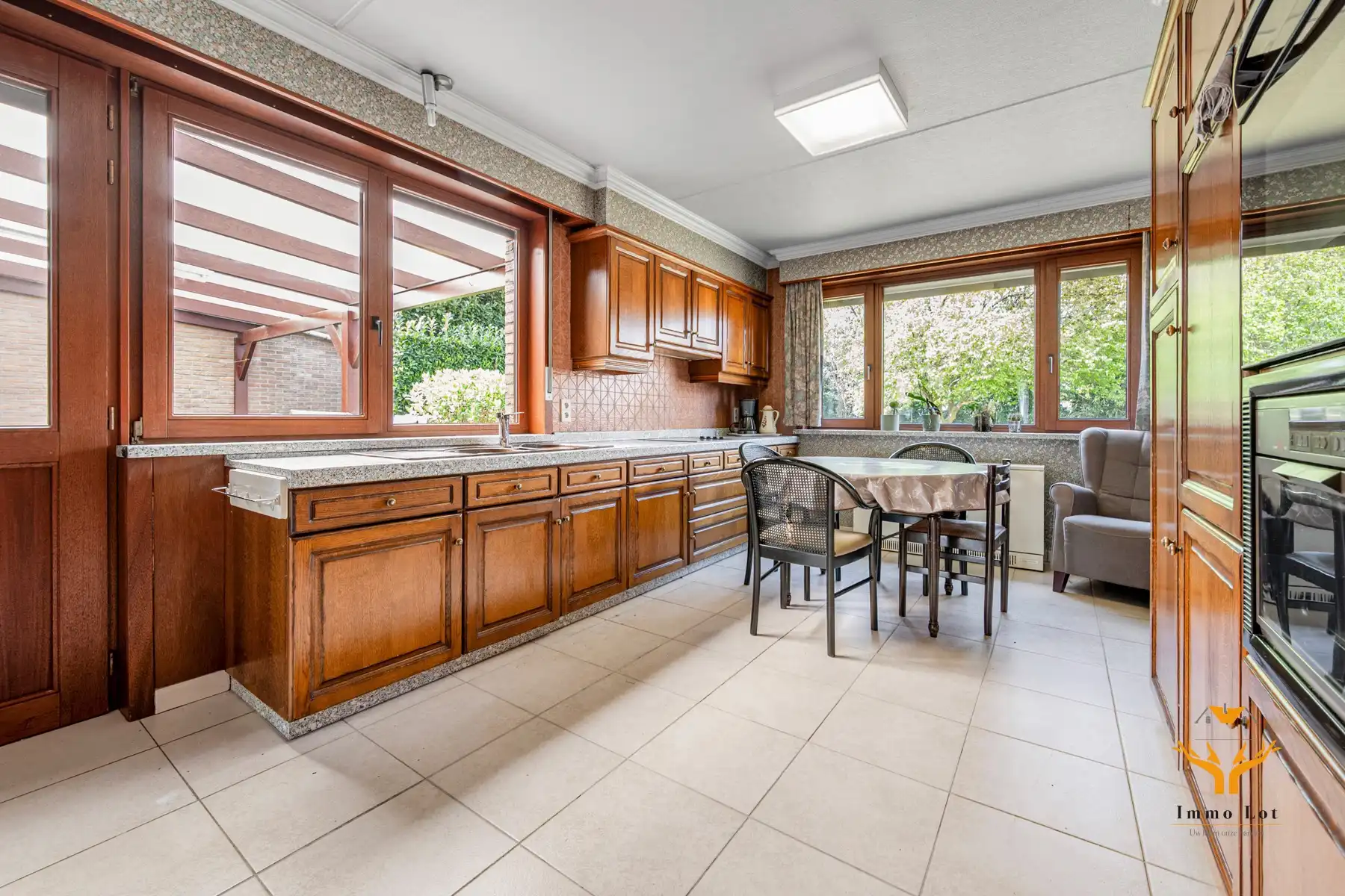 Gezinswoning met 5 slaapkamers en ruime tuin foto 10