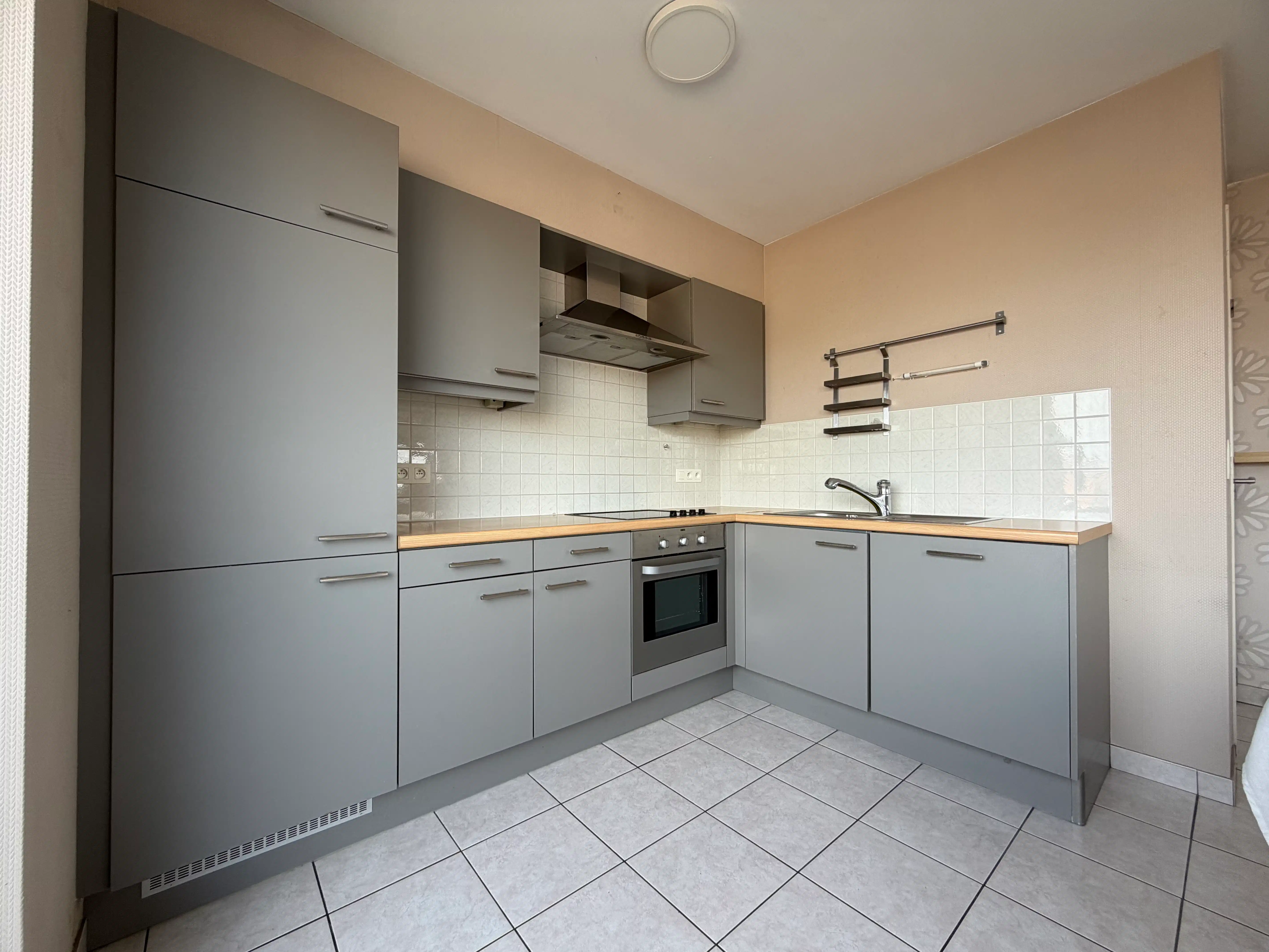 Instapklare appartement MET garage in Residentie Spanje in het centrum van Koekelare foto 3