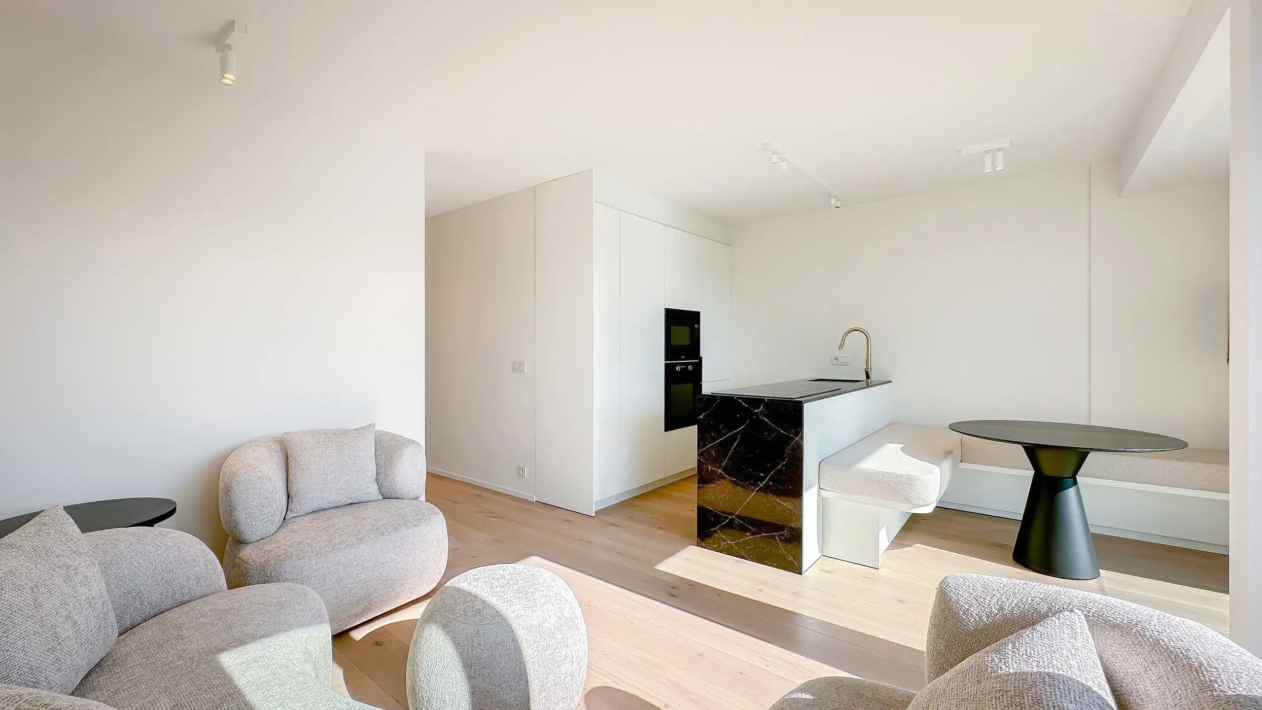 Tijdloos appartement met TOPAFWERKING op het DRIEHOEKSPLEIN foto 13