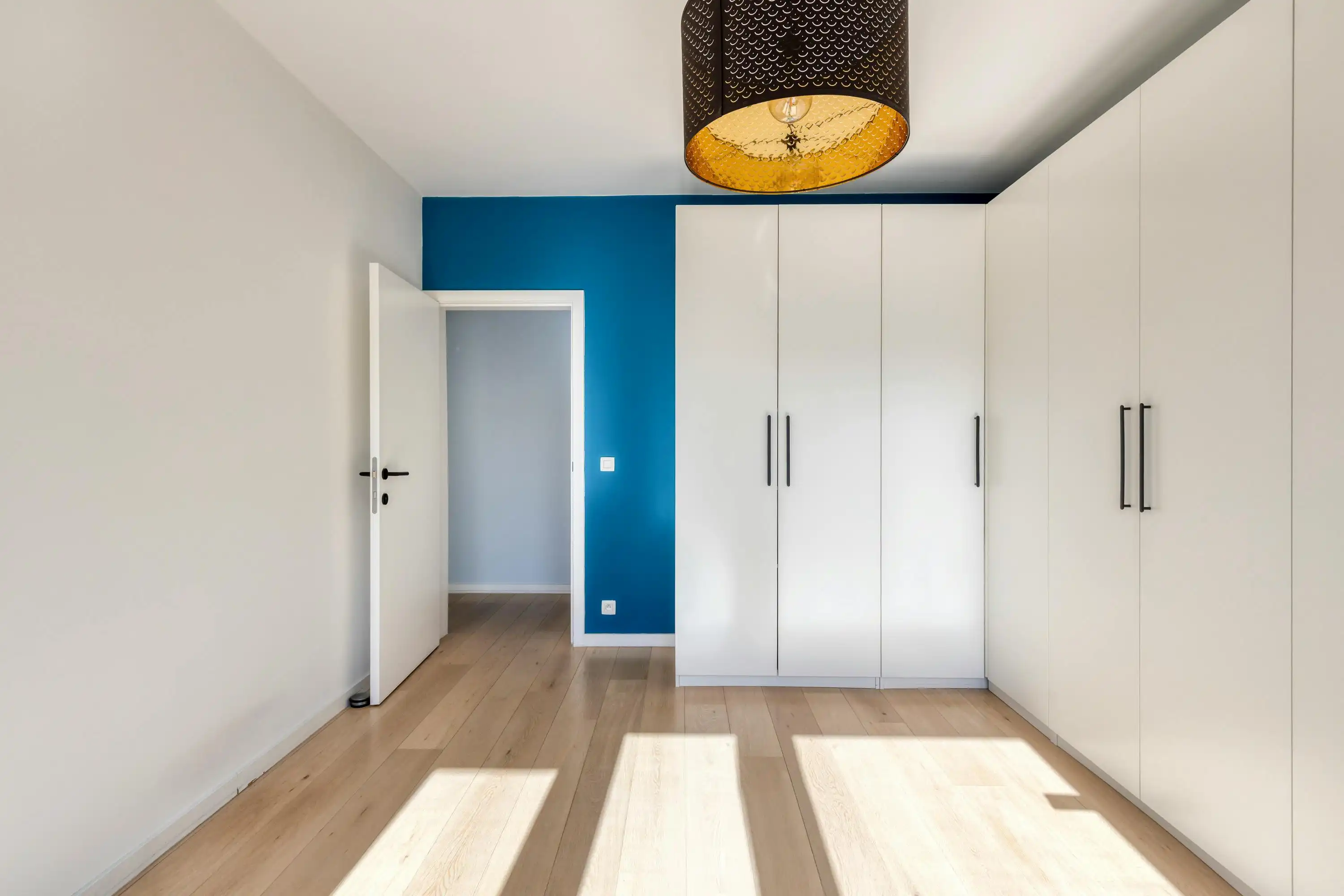 Kwalitatief appartement met 3 slaapkamers te koop in Merksem foto 19