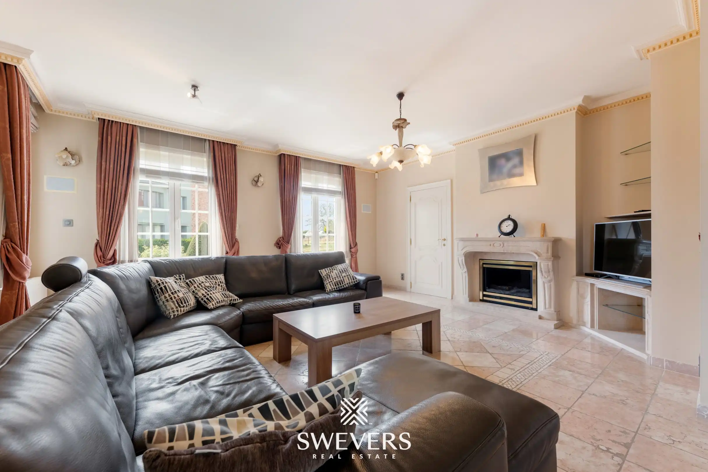 Ruime en instapklare villa met 5 slaapkamers op een perceel van 22a 96ca foto 4