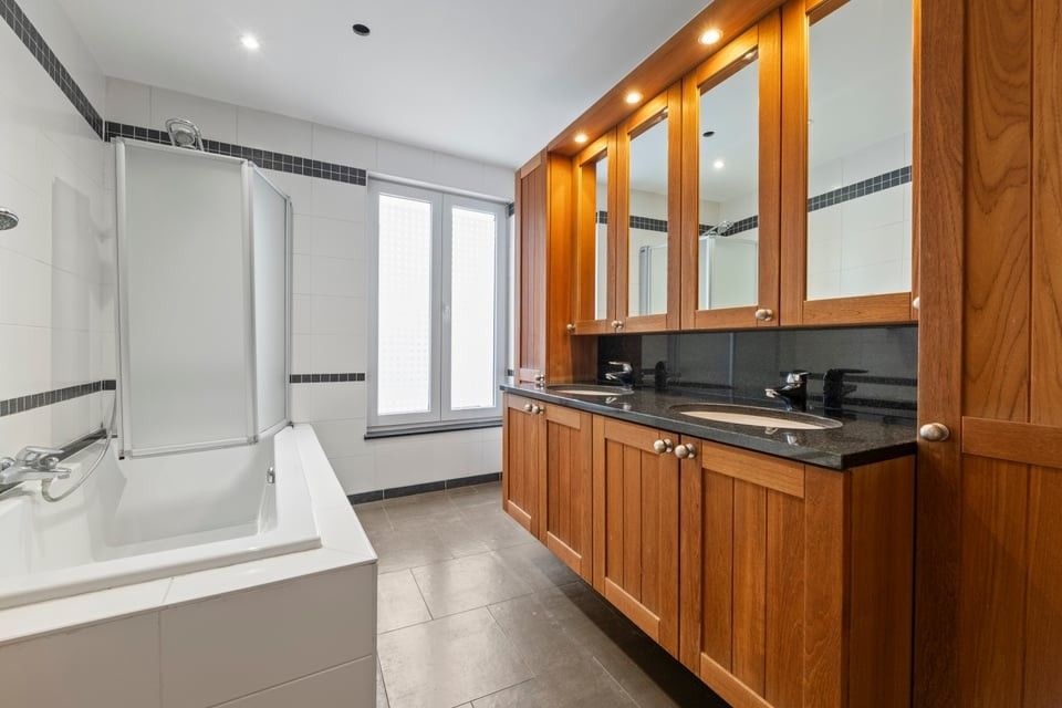 Charmant handelshuis op toplocatie in het hart van de Tongerse winkelstraat foto 9