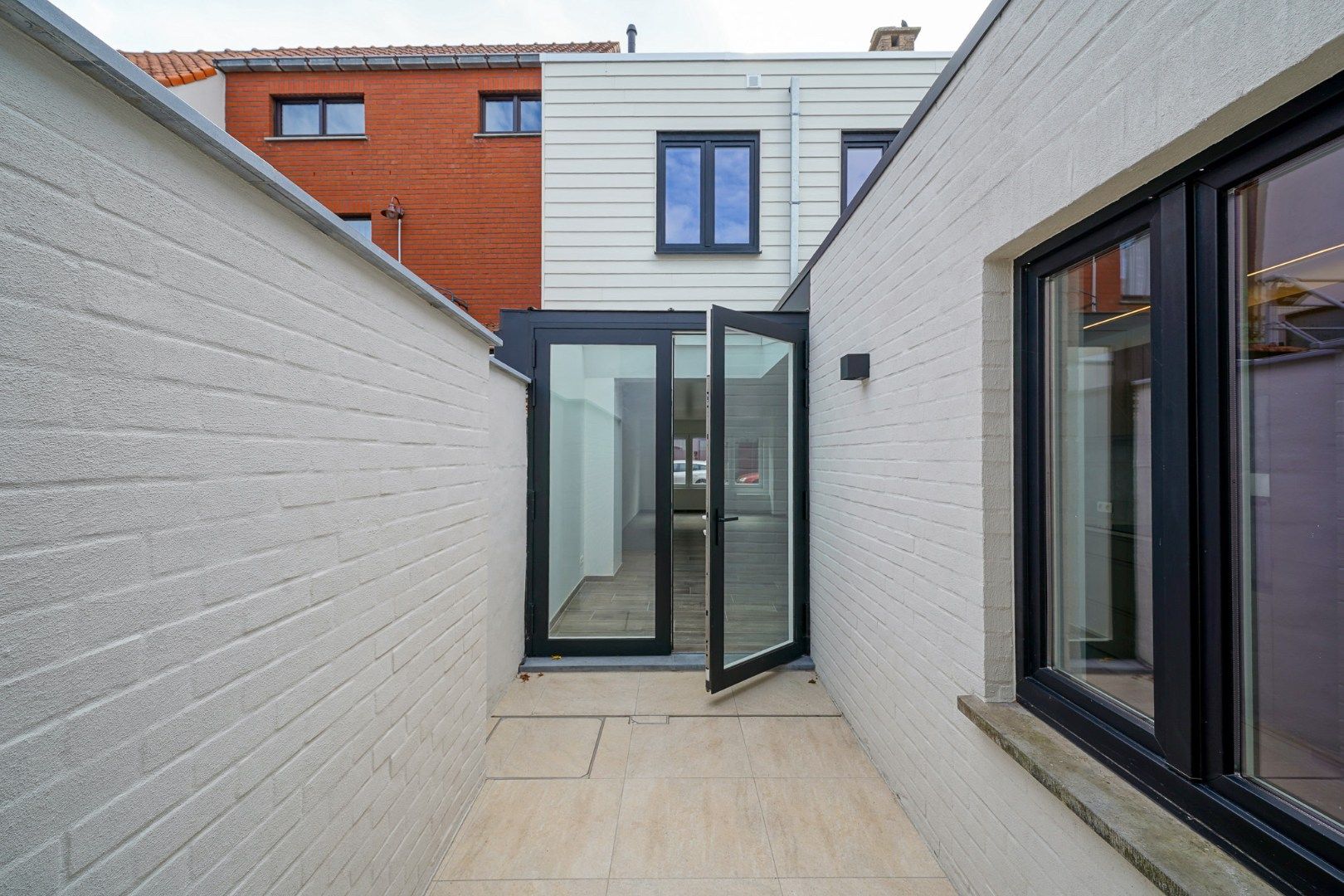 Volledig gerenoveerde rijwoning met 3 slaapkamers in Stene foto 5