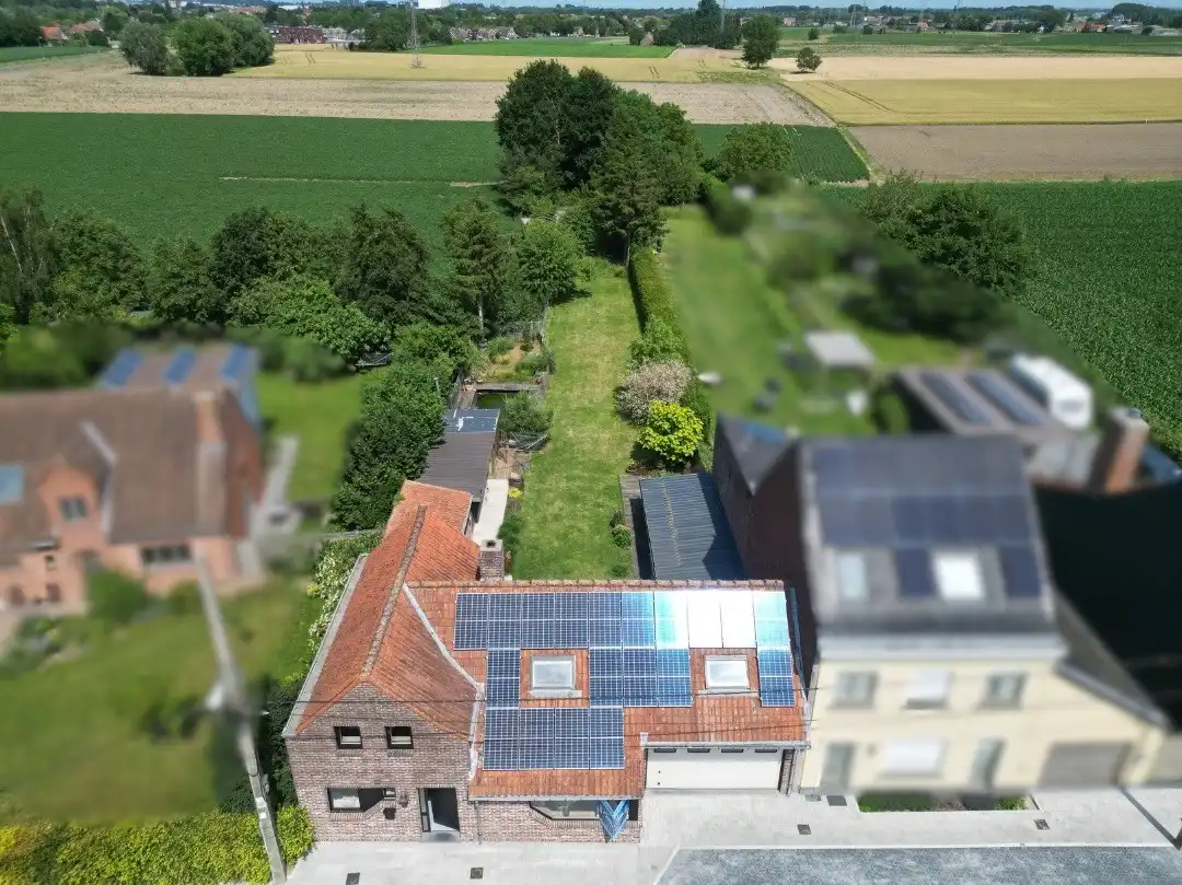 Hoofdfoto van de publicatie: Woning op royaal perceel van 1.780 m² met vijver, poolhouse en tal van mogelijkheden