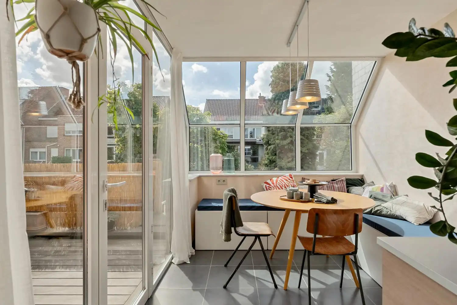 Goed gelegen woning met 4 slaapkamers, 2 badkamers, een garage met een autostaanplaats ervoor en een zuidwest georiënteerde tuin te Kessel-Lo! foto 23