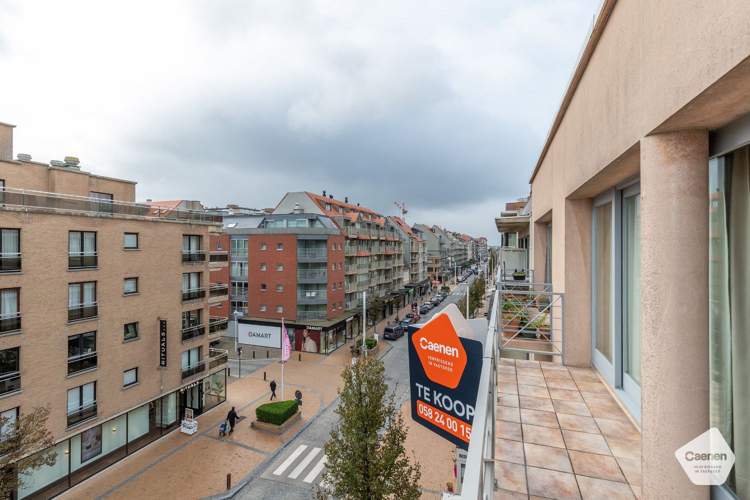Uitzonderlijk breed appartement, middenin de winkelstraat te Nieuwpoort-Bad foto 11
