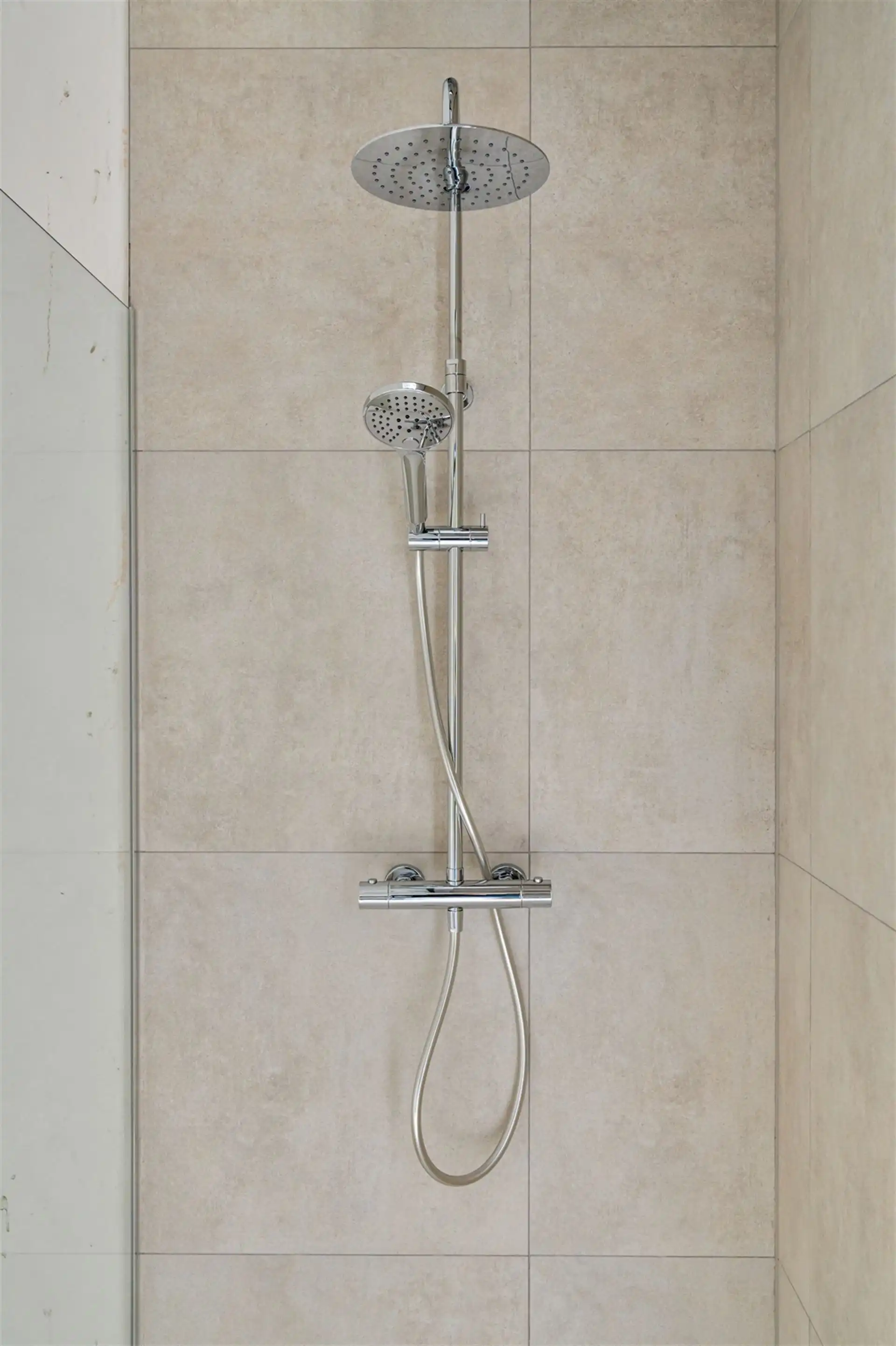 Gelijkvloerse woning met carport en tuin. foto 21