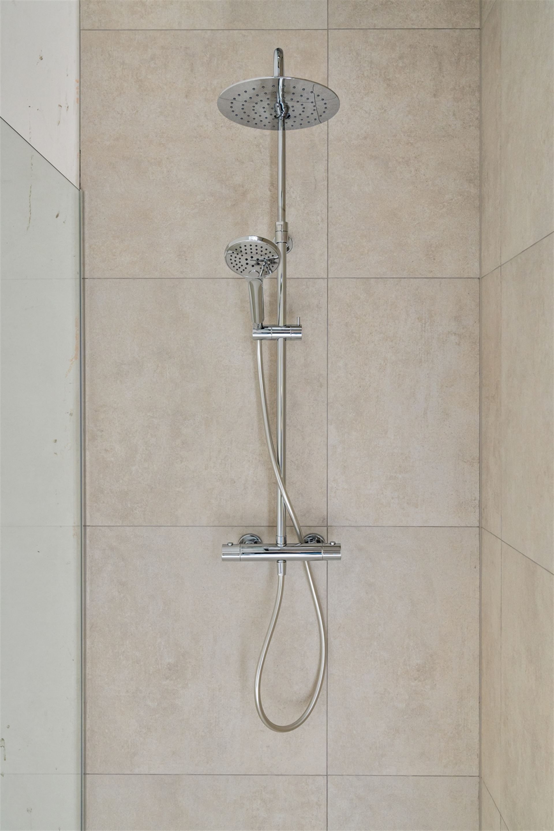 Gelijkvloerse woning met carport en tuin. foto 21