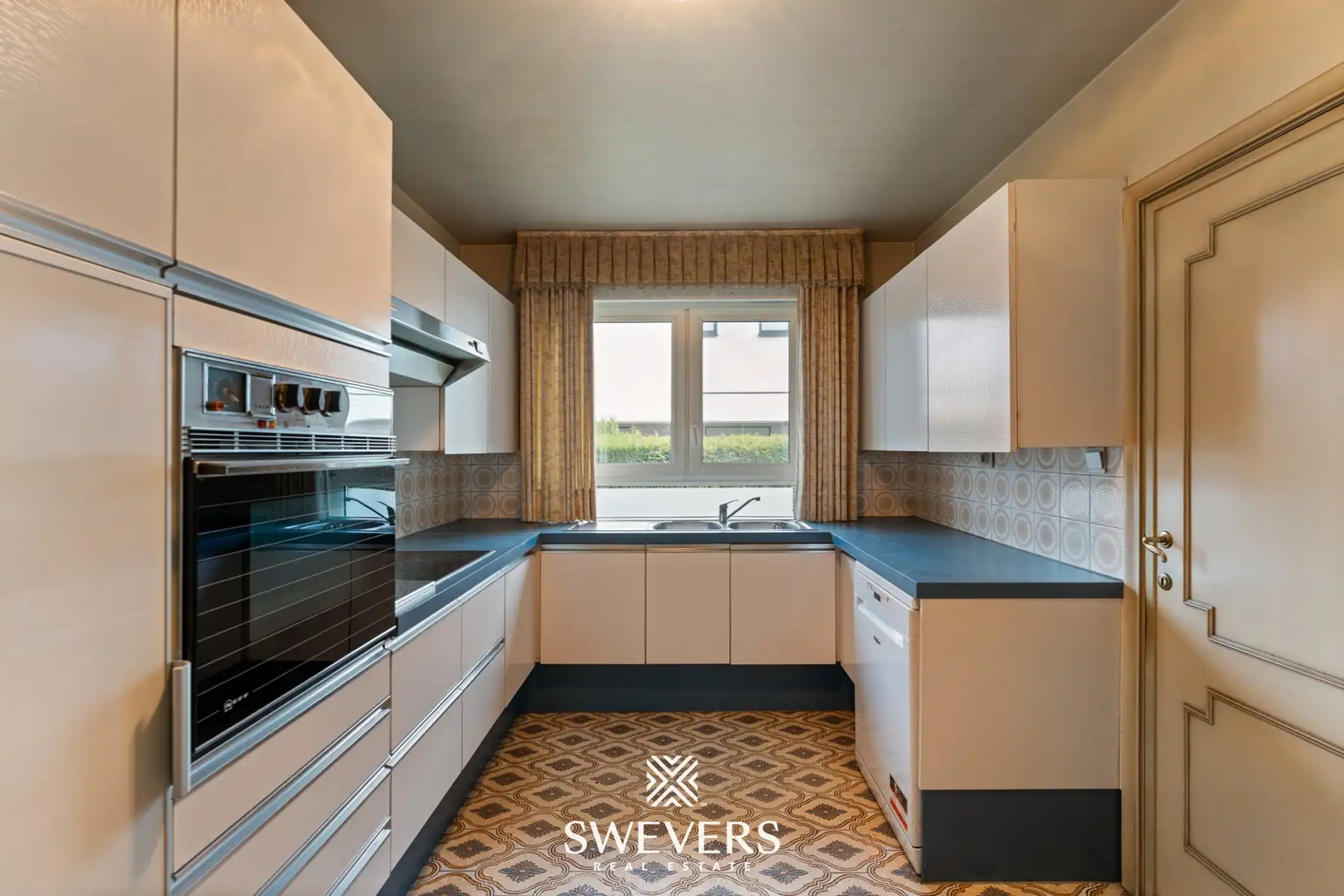 Karaktervolle halfopen bebouwing met uitzonderlijk potentieel en zonnige tuin nabij Hasselt centrum foto 9