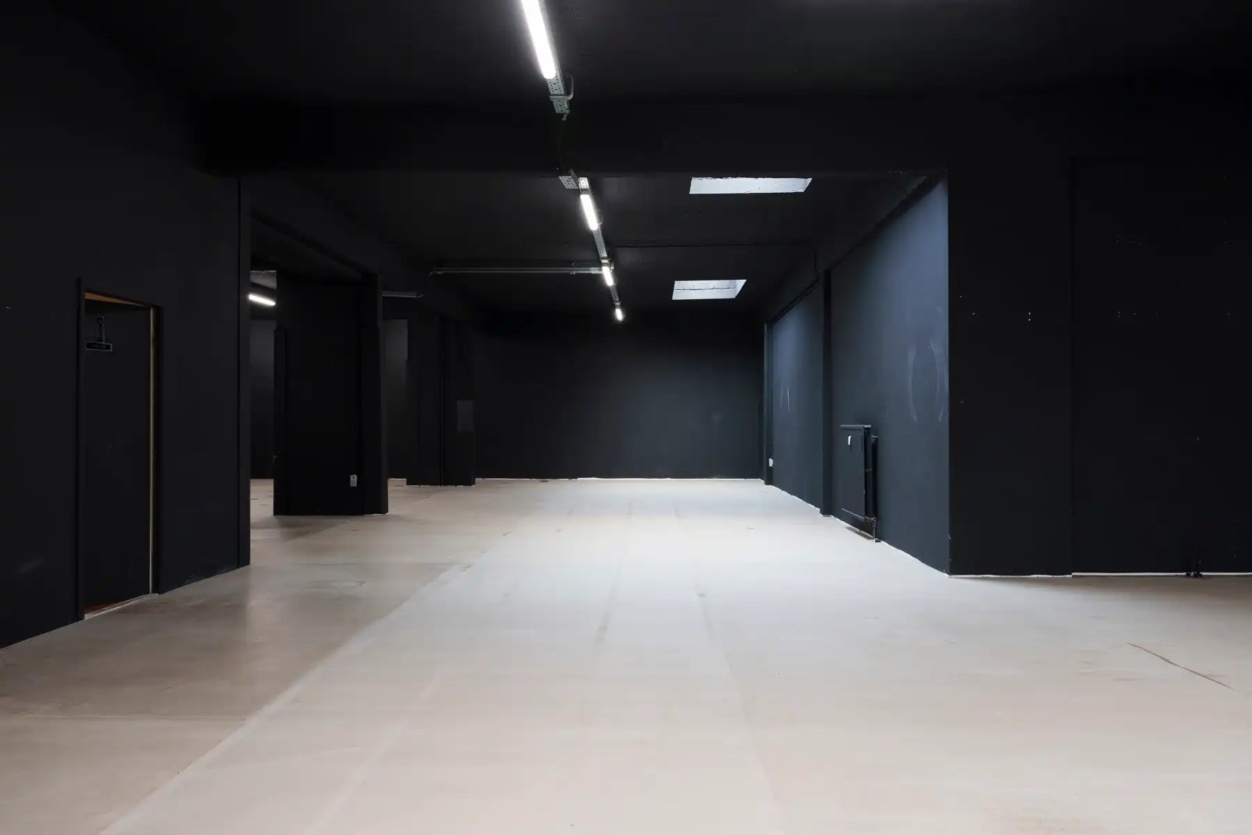 Veelzijdige commerciële ruimte met uitzonderlijke hoogte foto 5