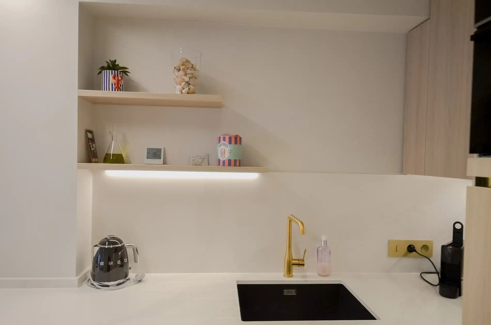 Stijlvol volledig gerenoveerd appartement  op wandelafstand van de zee én het commercieel centrum. foto 7