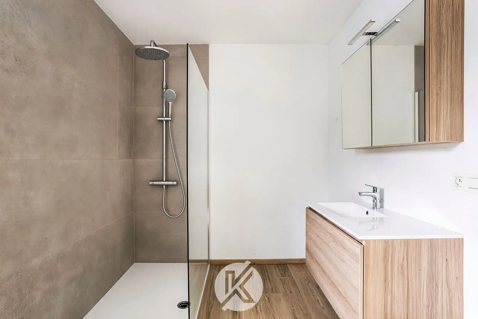 Gerenoveerde woning met moderne afwerking foto 13