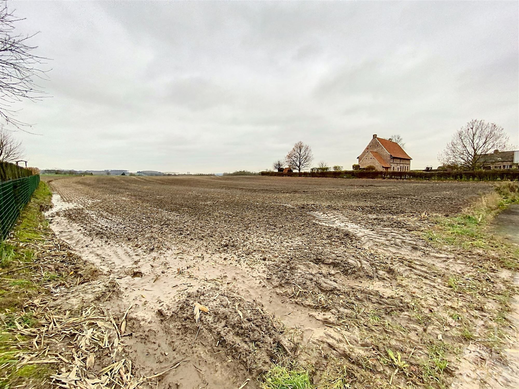 Grond gelegen in woongebied met landelijk karakter foto 2