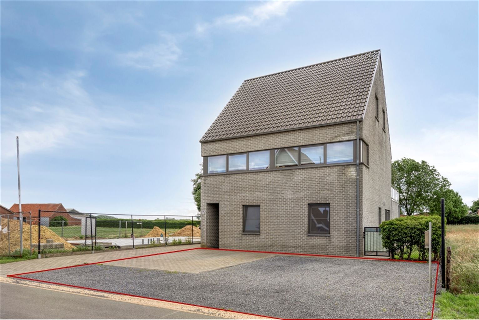 Instapklaar gelijkvloers appartement met 2 slaapkamers, ruime tuin en 3 staanplaatsen op een rustige toplocatie in Opitter.  foto 23