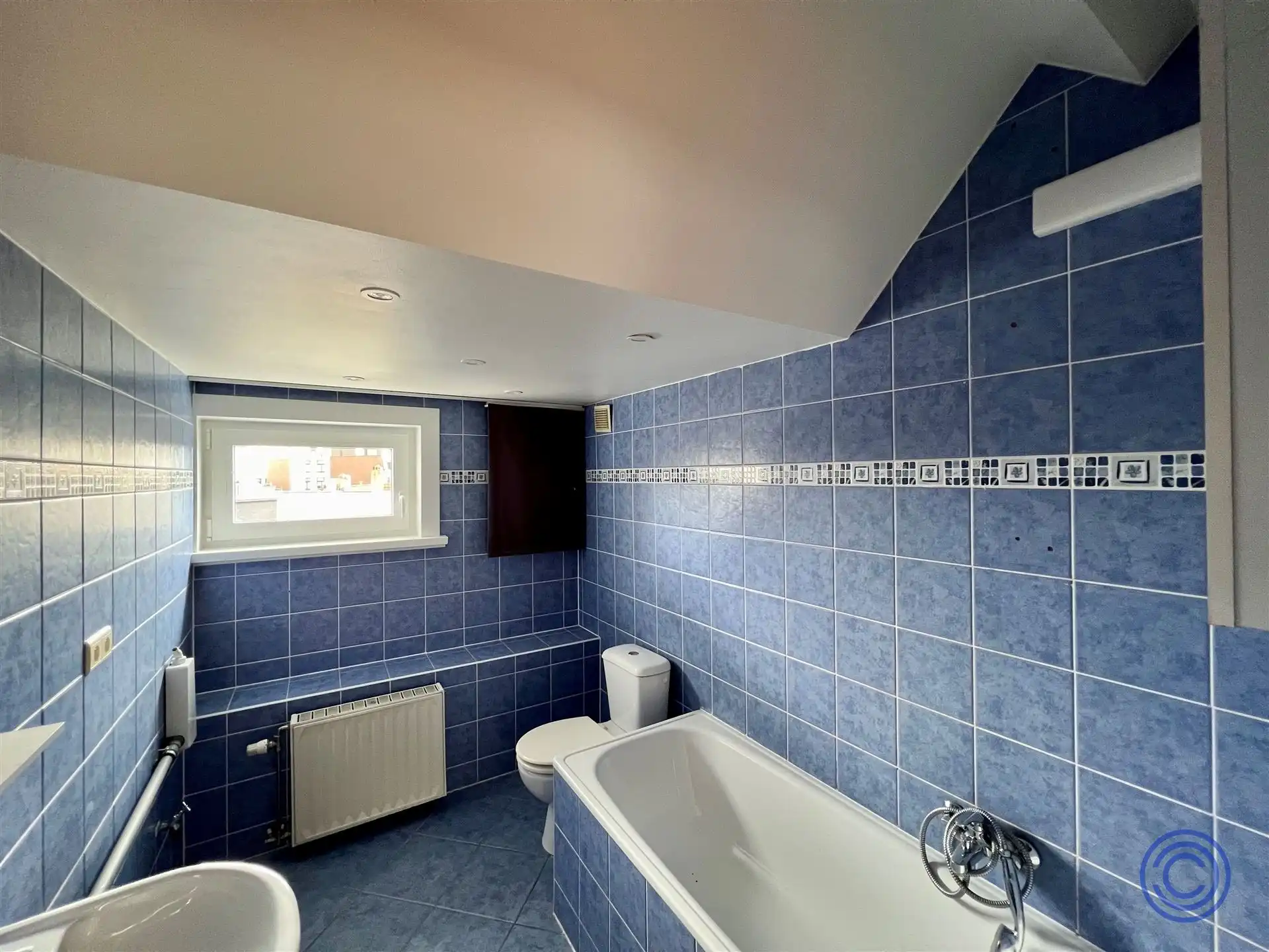 Opgefrist 2slpk appartement op TOP-locatie! foto 3