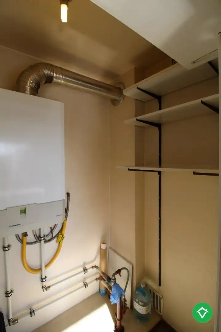 Zonnig appartement met 2 slaapkamers en autostandplaats te centrum Roeselare foto 7