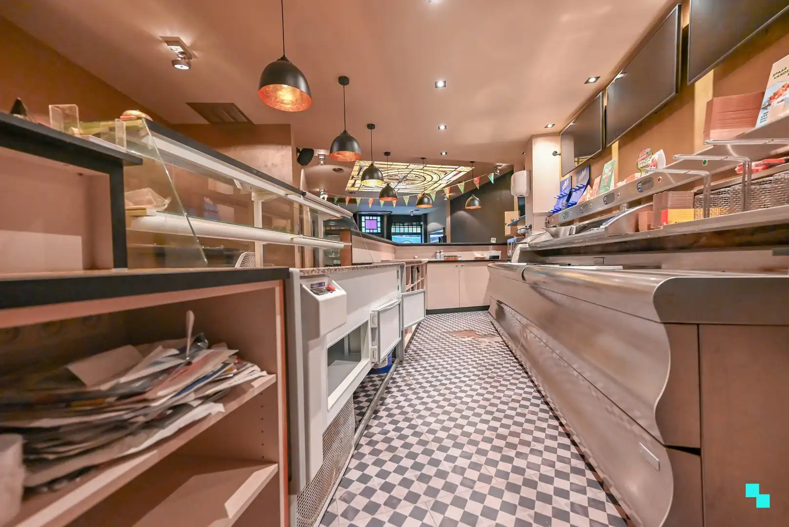 Uiterst commercieel gelegen handelspand foto 16