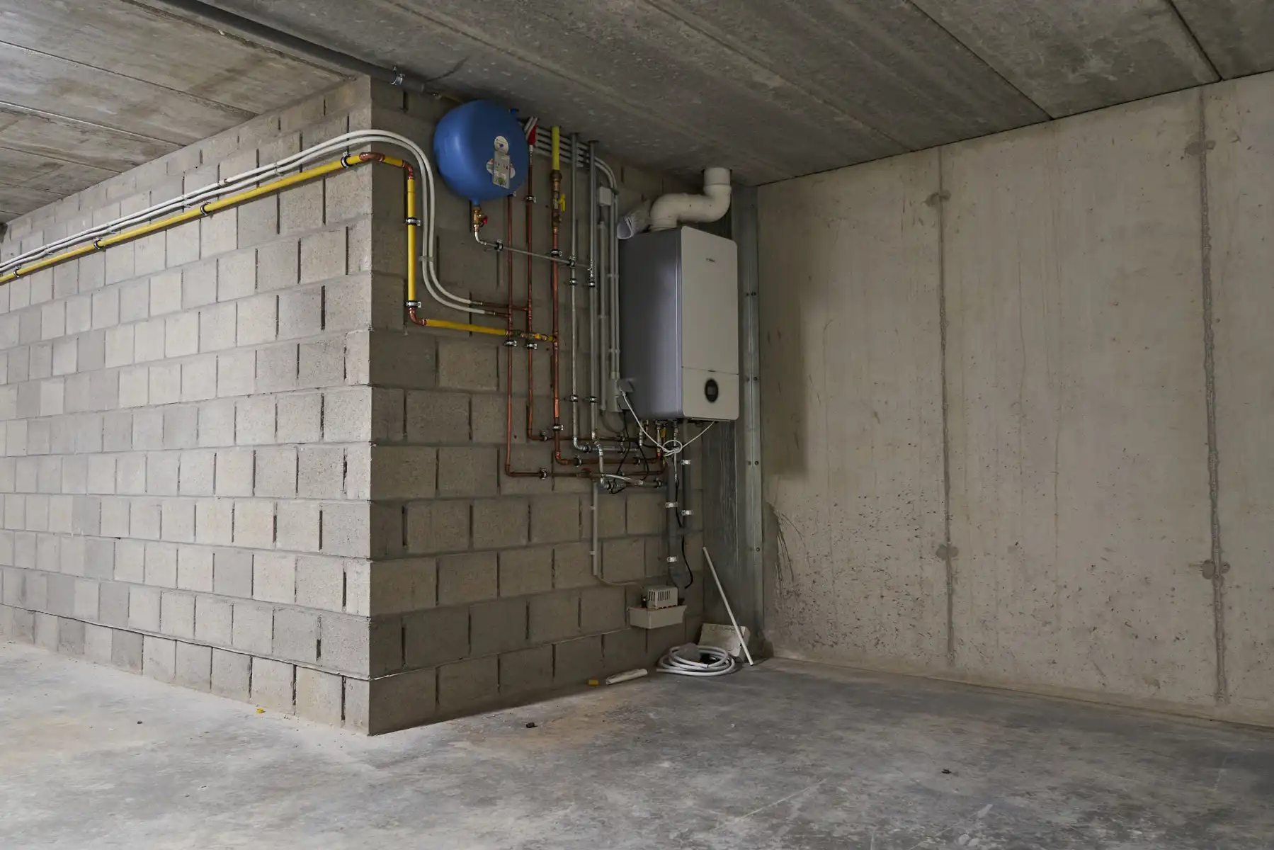 Opslagruimte/ winkelruimte van ca 200 m² op bedrijventerrein De Mil. foto 9