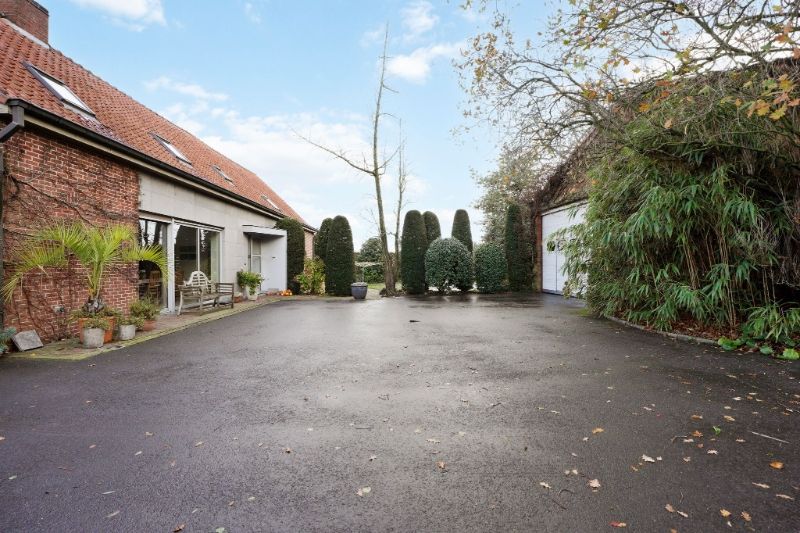 Landelijke woning met loods foto {{pictureIndex}}