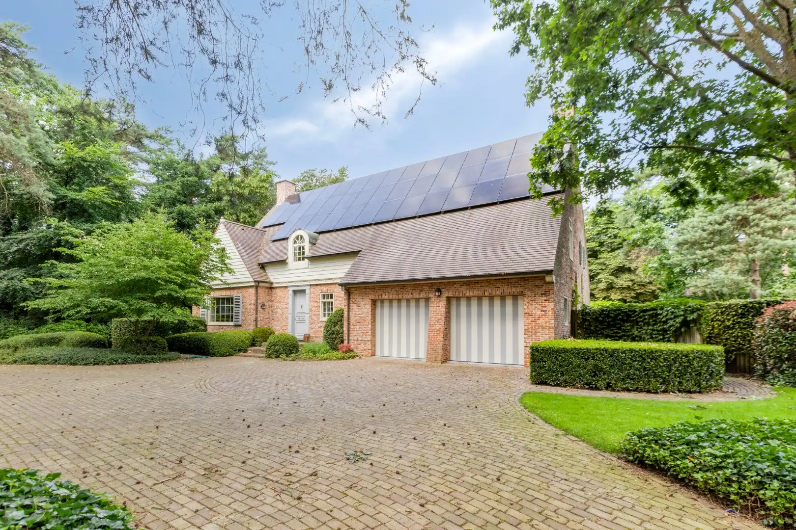 Prachtige villa met ruime tuin, zwembad en dubbele garage in Mol-Wezel ! foto 4