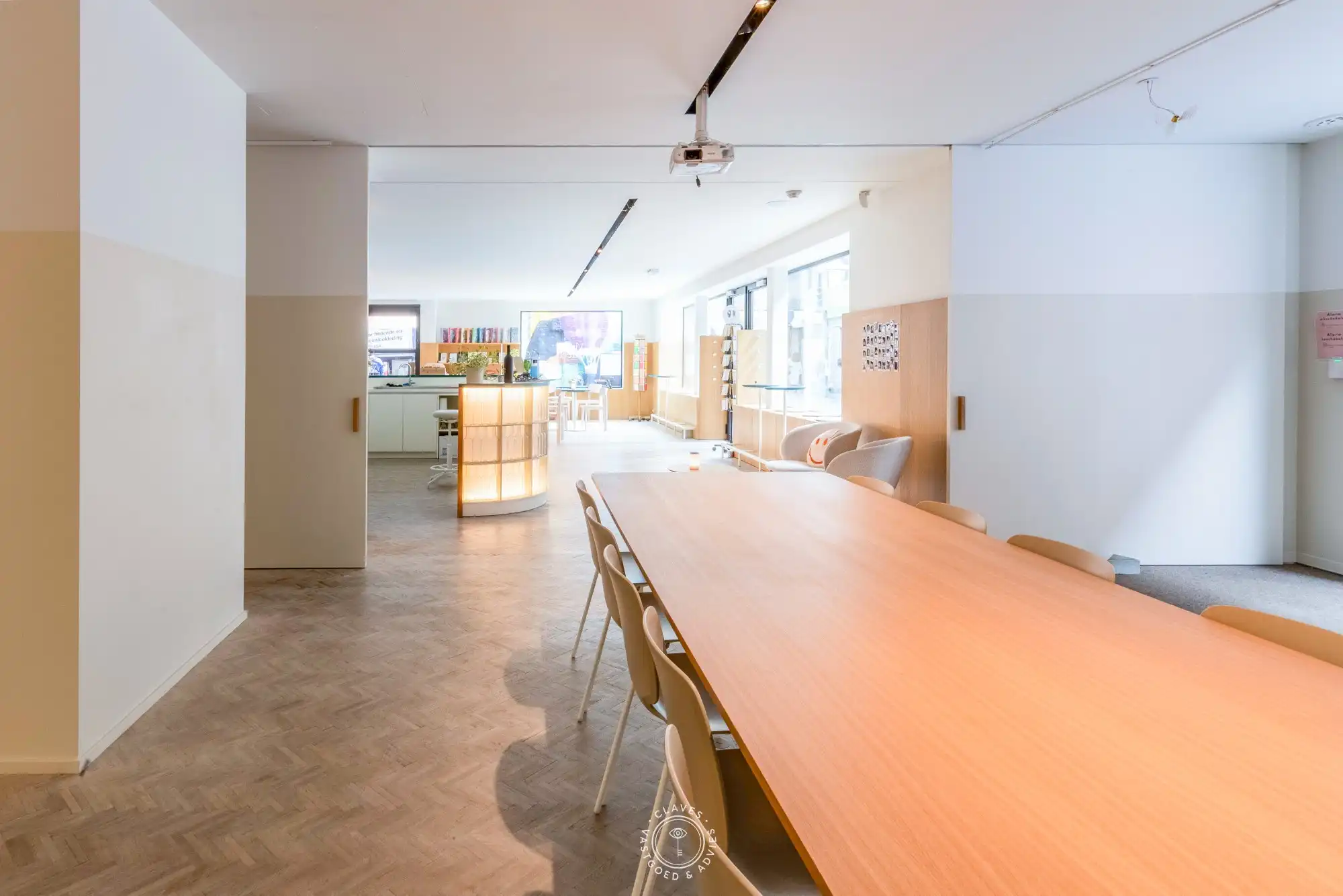 Veelzijdig en instapklaar handelspand met veel potentieel op een topligging foto 12